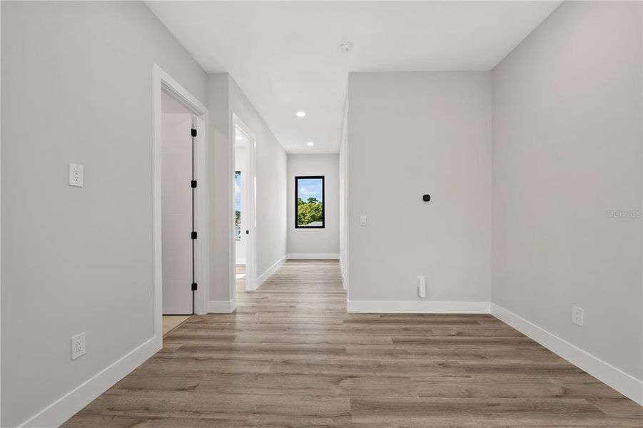 Spacious, unfurnished interior of a new home in , Tampa (Image 53).