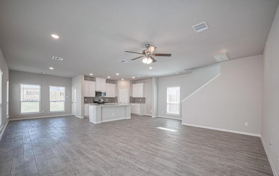 Spacious, unfurnished interior of a new home in River Ranch, Dayton (Image 14).