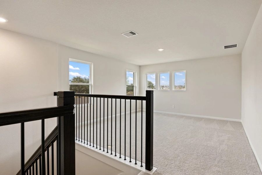 Spacious, unfurnished interior of a new home in Berry Creek Highlands, Georgetown (Image 35).