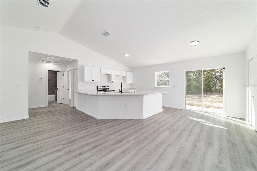 Spacious, unfurnished interior of a new home in , Dunnellon (Image 17). Spacious, unfurnished interior of a new home in , Dunnellon (Image 17).
