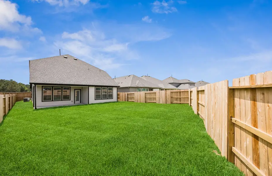 Exterior details and patio area of a home in Mavera, Conroe (Image 3).