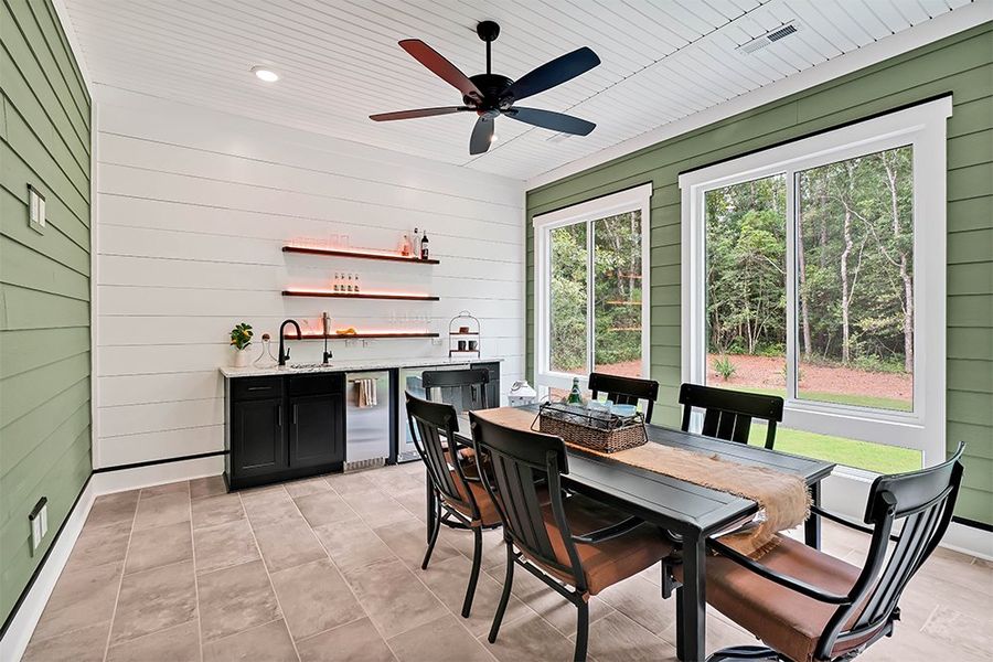 Jonesport, Enclosed Loggia