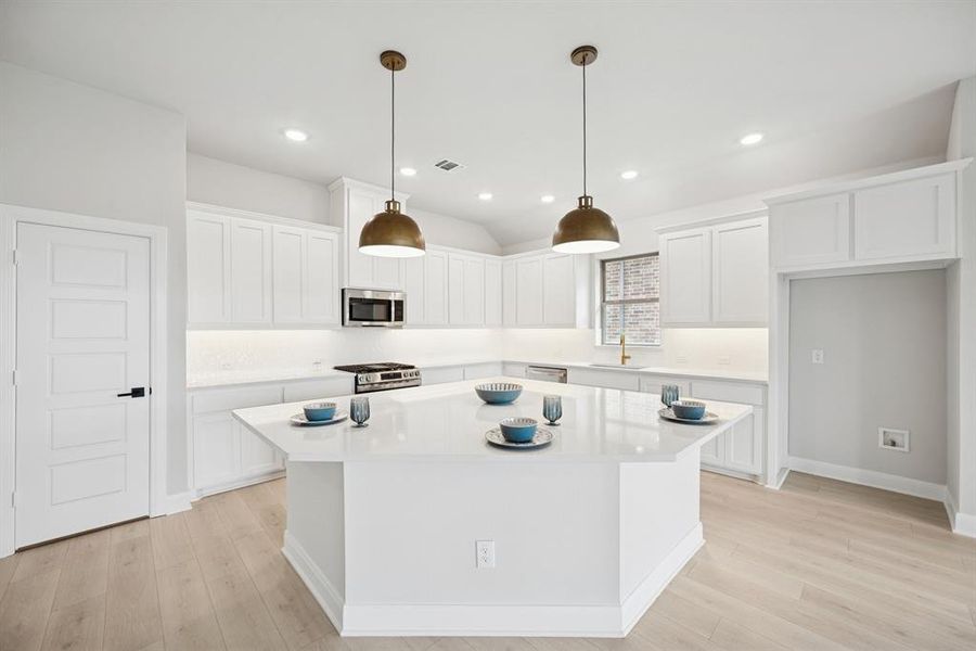 Furnished interior view inside a new home in Creekshaw – Classic, Royse City (Image 4). Furnished interior view inside a new home in Creekshaw – Classic, Royse City (Image 4).