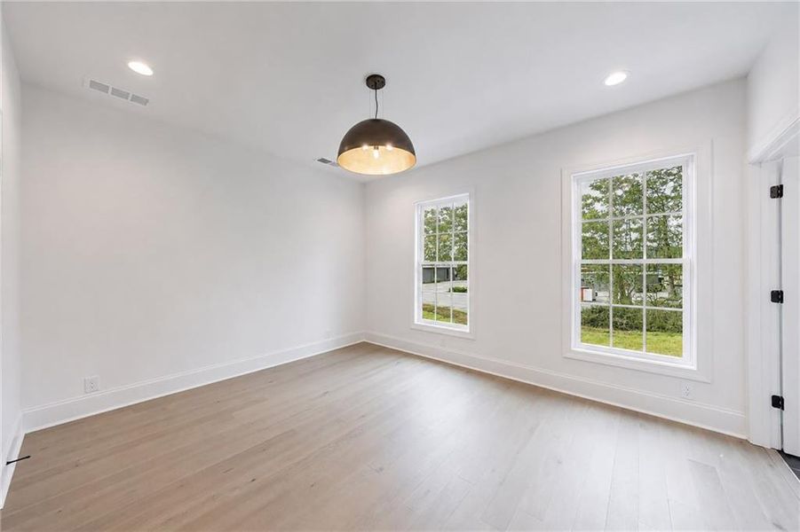 Spacious, unfurnished interior of a new home in , Alpharetta (Image 48).