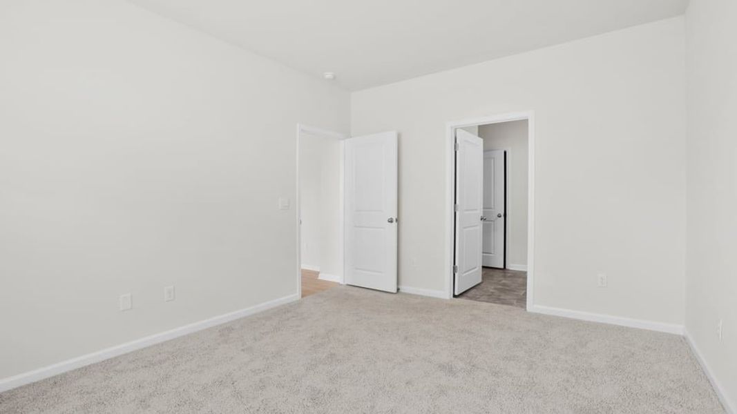 Spacious, unfurnished interior of a new home in Hunters Ridge, Woodruff (Image 33).