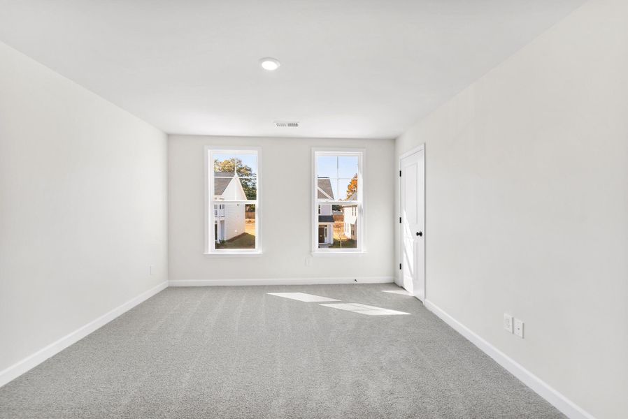 Spacious, unfurnished interior of a new home in , Summerville (Image 17).