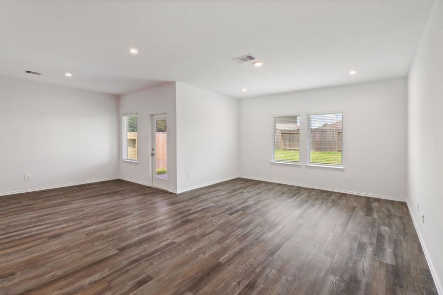 Spacious, unfurnished interior of a new home in Grand Pines, Magnolia (Image 9).