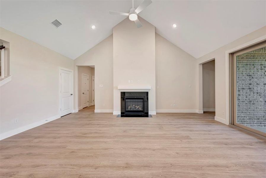 Spacious, unfurnished interior of a new home in Timberbrook, Justin (Image 18).
