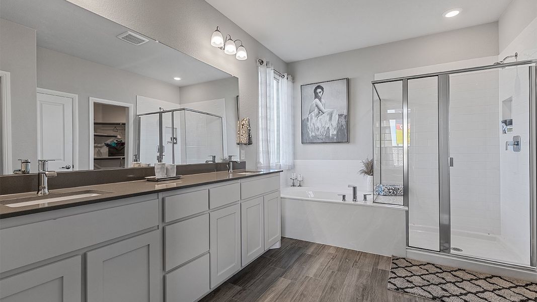 Representative furnished interior of a home built from the Valley spring by D.R. Horton in Lakeview Pointe, Grand Prairie (Image 22).