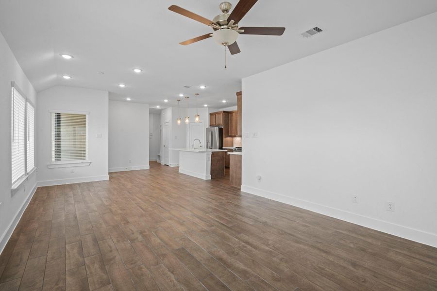 Spacious, unfurnished interior of a new home in Meridiana, Manvel (Image 18).