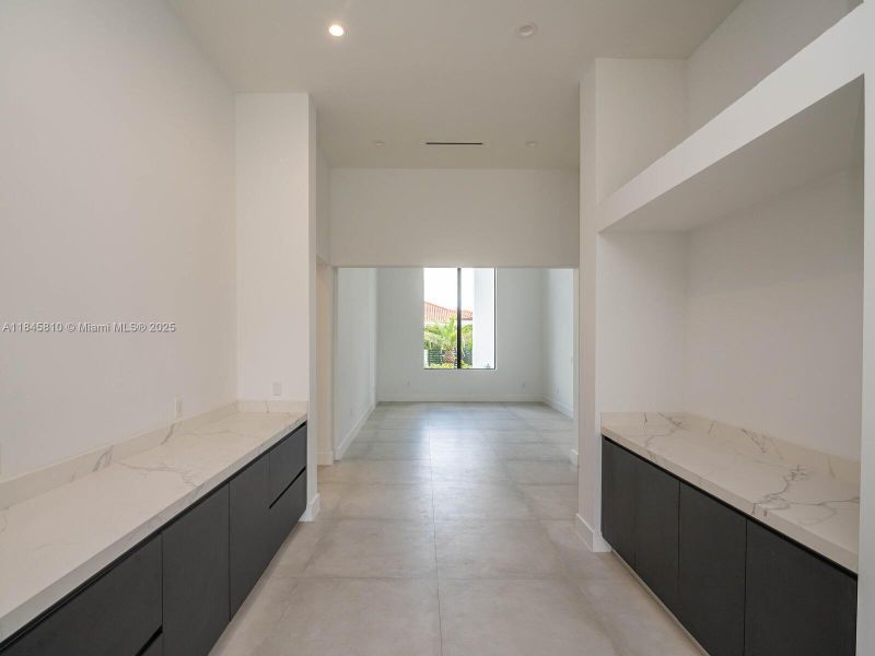 Spacious, unfurnished interior of a new home in , Miami (Image 20).