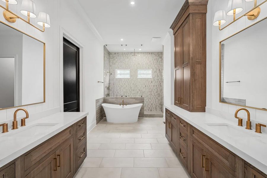 The Wilshire E Primary Suite Bathroom
