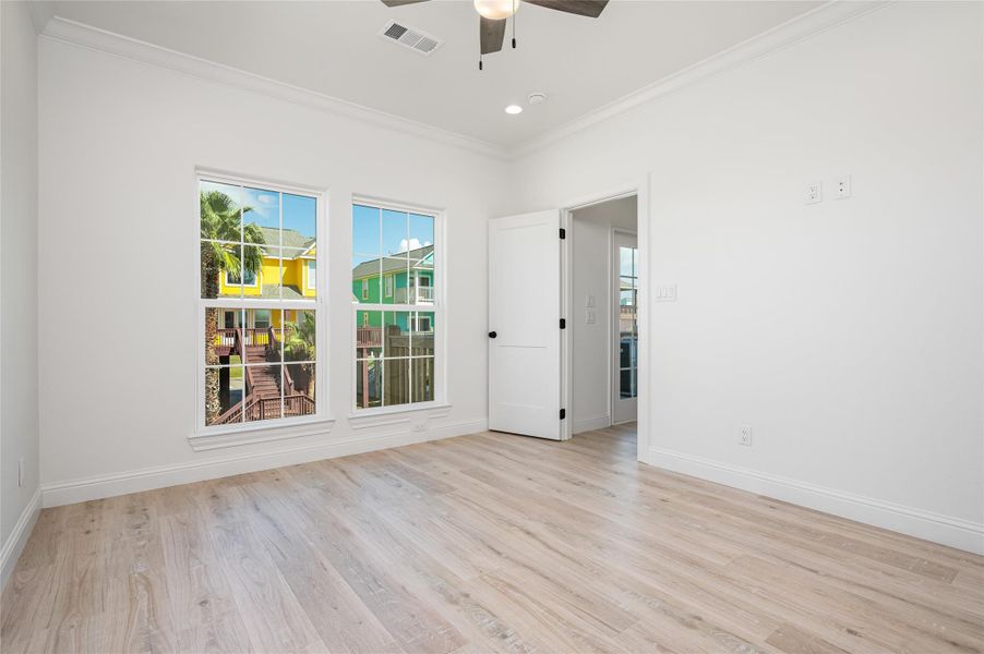 Spacious, unfurnished interior of a new home in , Bolivar Peninsula (Image 45).
