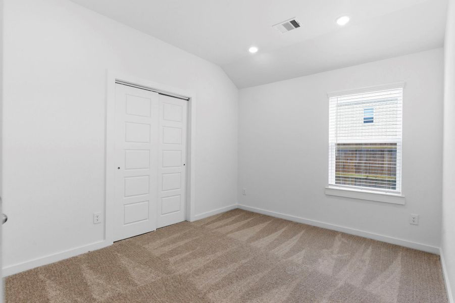 Spacious, unfurnished interior of a new home in Creekhaven, Iowa Colony (Image 27). Spacious, unfurnished interior of a new home in Creekhaven, Iowa Colony (Image 27).