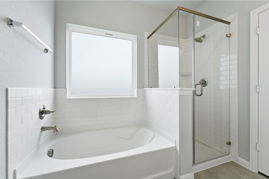 Furnished interior view inside a new home in Saddlebrook Estates, Waxahachie (Image 10).