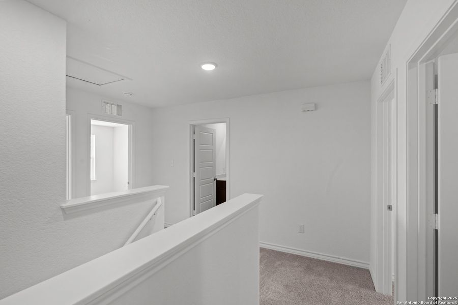 Spacious, unfurnished interior of a new home in Lily Springs, Seguin (Image 20).