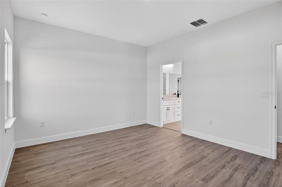 Spacious, unfurnished interior of a new home in , Ocala (Image 18).