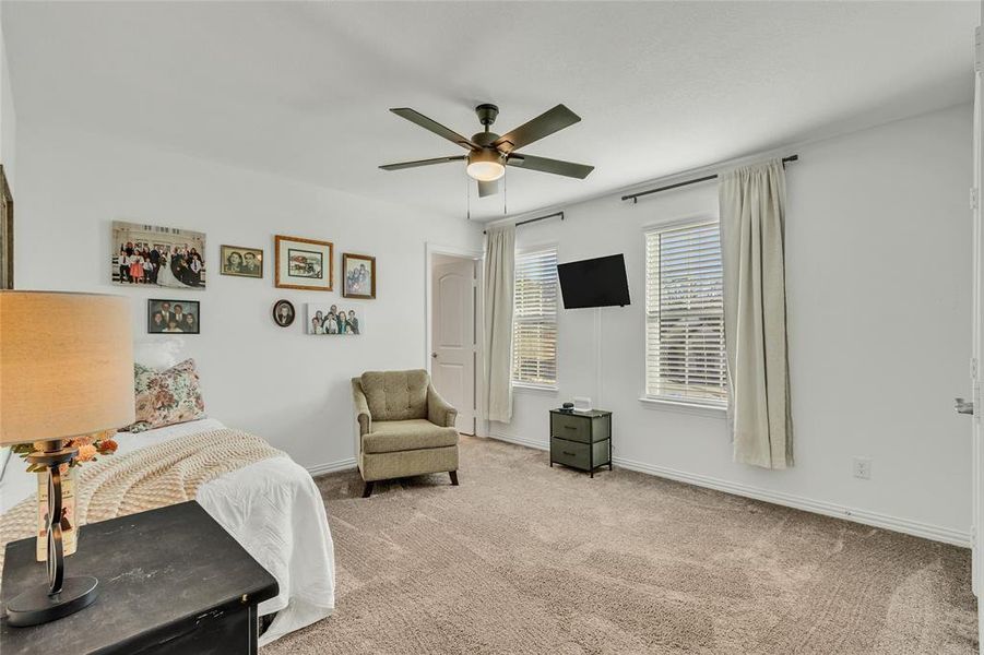 Upstairs bedroom with en suite bath Upstairs bedroom with en suite bath