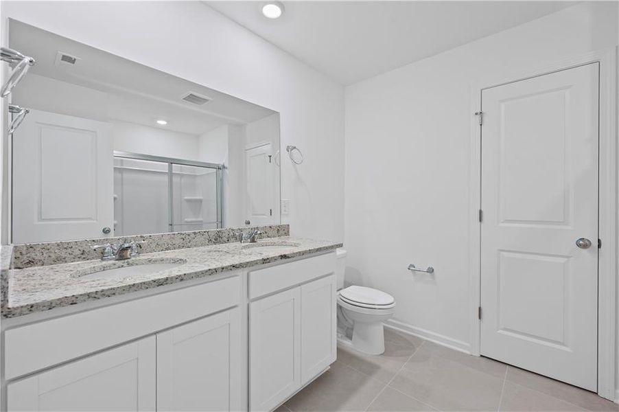 Furnished interior view inside a new home in , Gainesville (Image 7).