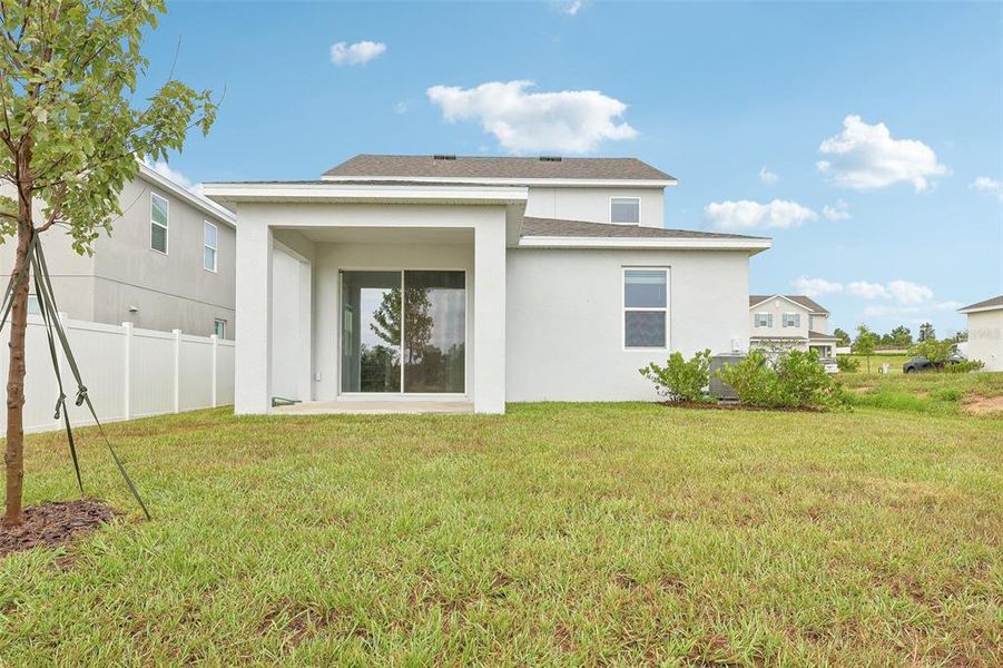 Exterior details and patio area of a home in Eagletail Landings, Howey-in-the-Hills (Image 23).