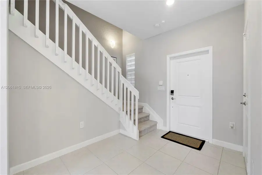 Spacious, unfurnished interior of a new home in , Coral Springs (Image 17).