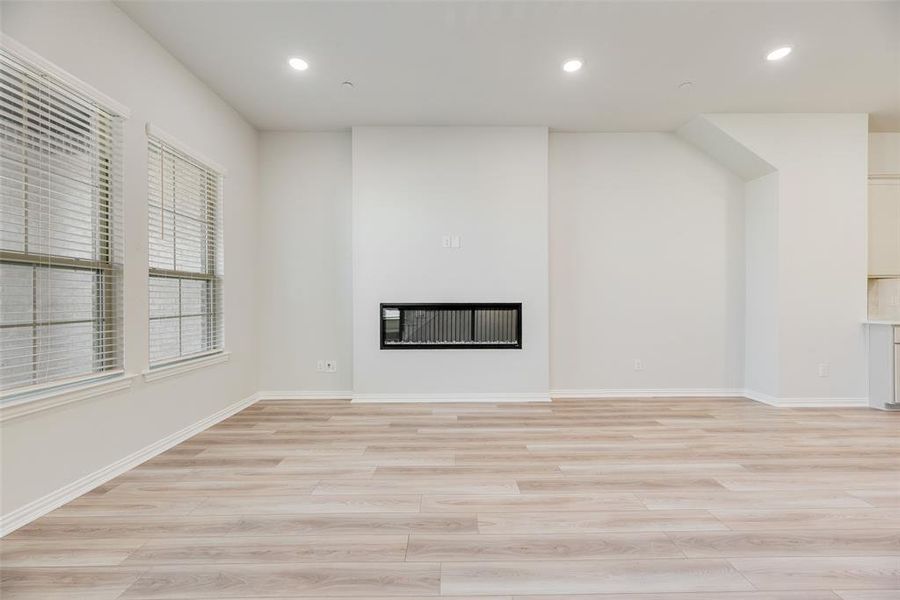 Spacious, unfurnished interior of a new home in Wade Settlement Townhomes, Frisco (Image 15).