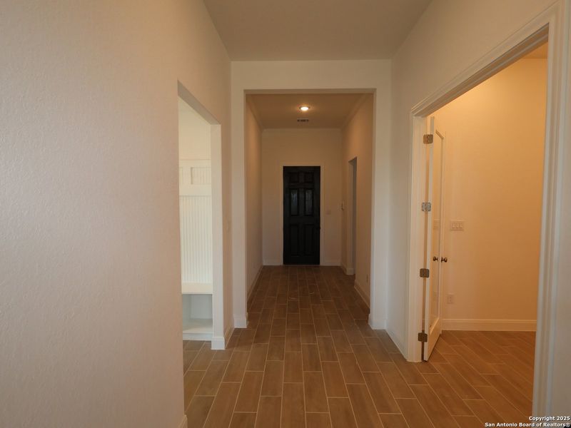 Spacious, unfurnished interior of a new home in Everly Estates, San Antonio (Image 16).
