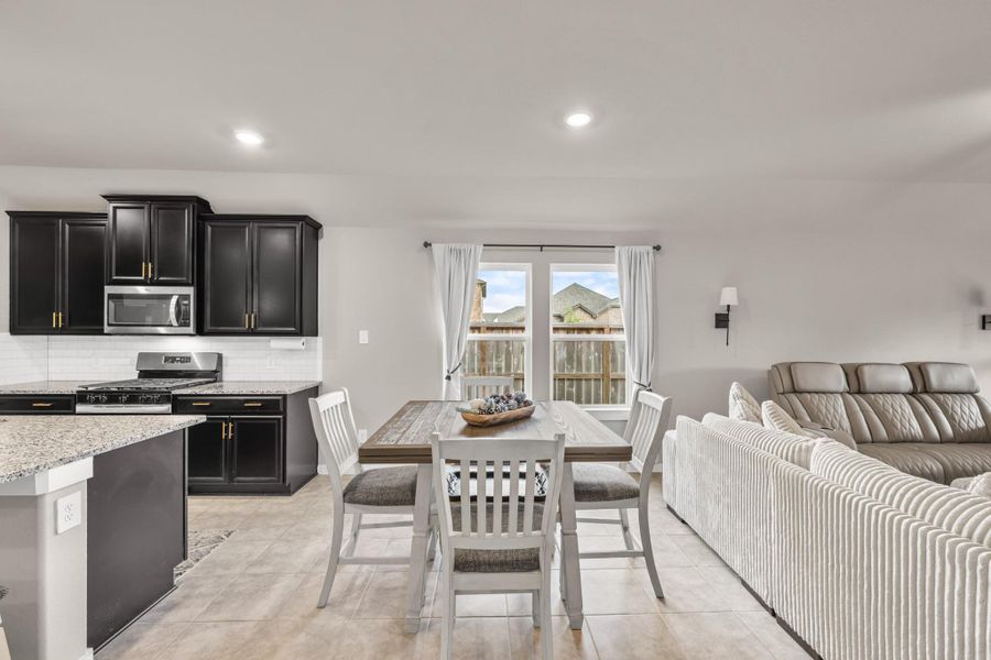 Furnished interior view inside a new home in Sierra Vista, Iowa Colony (Image 32).