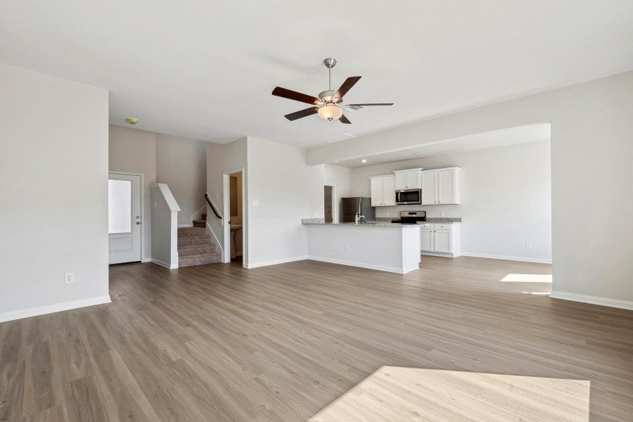 Spacious, unfurnished interior of a new home in Trails at Cochran Ranch, Waller (Image 13).