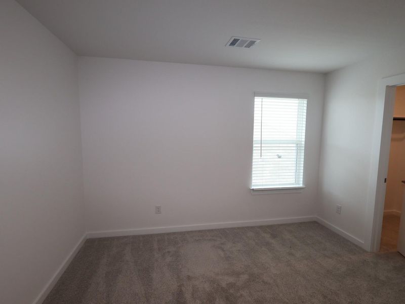 Spacious, unfurnished interior of a new home in Miller's Pond, Rosenberg (Image 33).