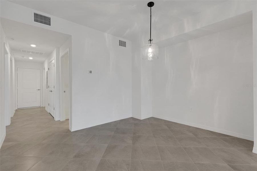 Spacious, unfurnished interior of a new home in , Bradenton (Image 16).