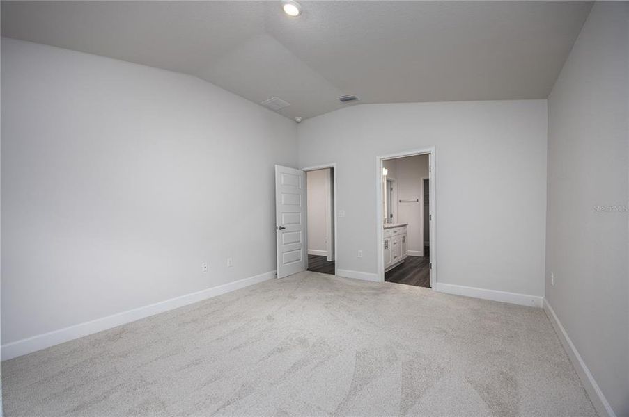 Spacious, unfurnished interior of a new home in Savannah Station, Alachua (Image 23).