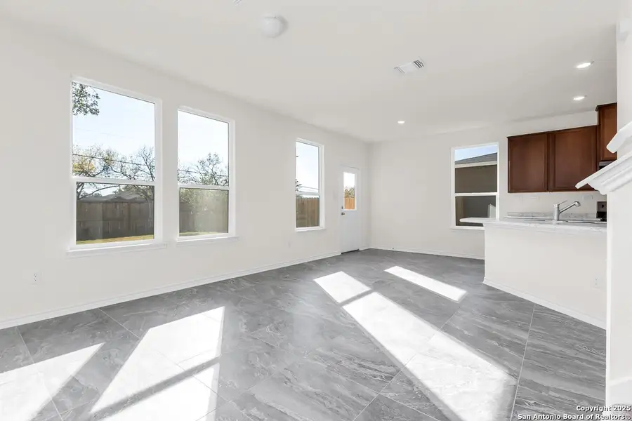 Spacious, unfurnished interior of a new home in Spanish Trails Villas, San Antonio (Image 11).