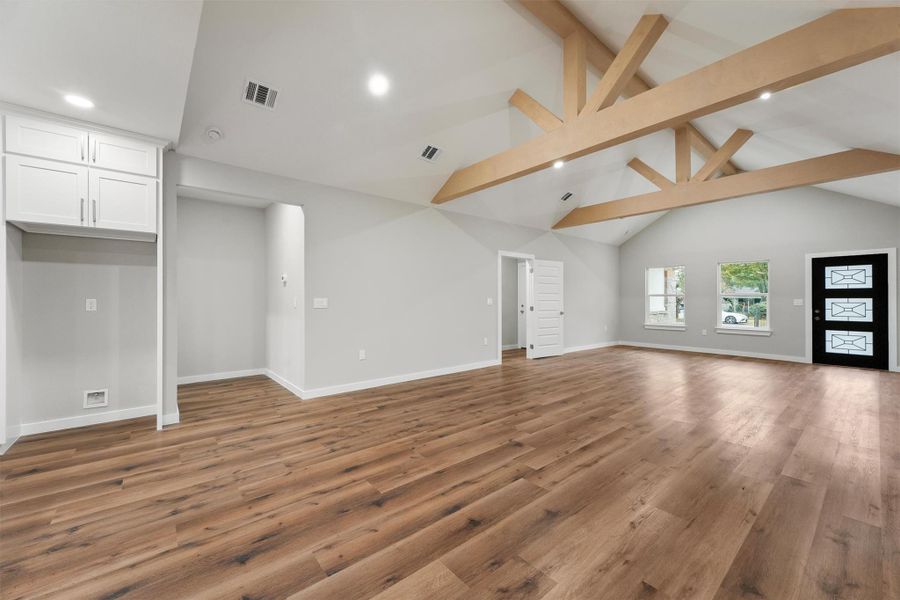 Spacious, unfurnished interior of a new home in , Pasadena (Image 13).