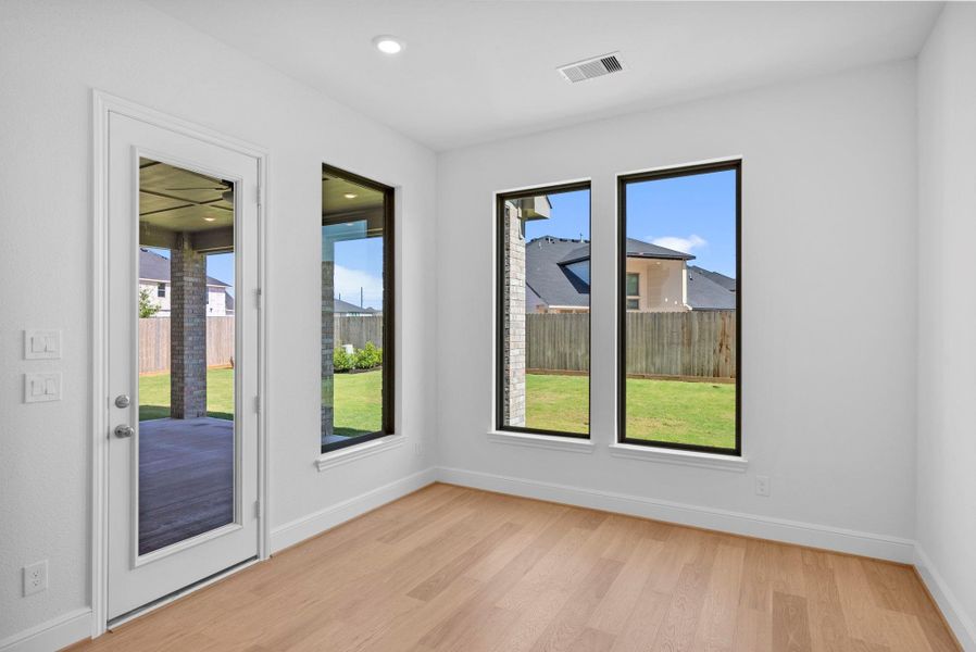 Spacious, unfurnished interior of a new home in Harvest Green, Richmond (Image 29).