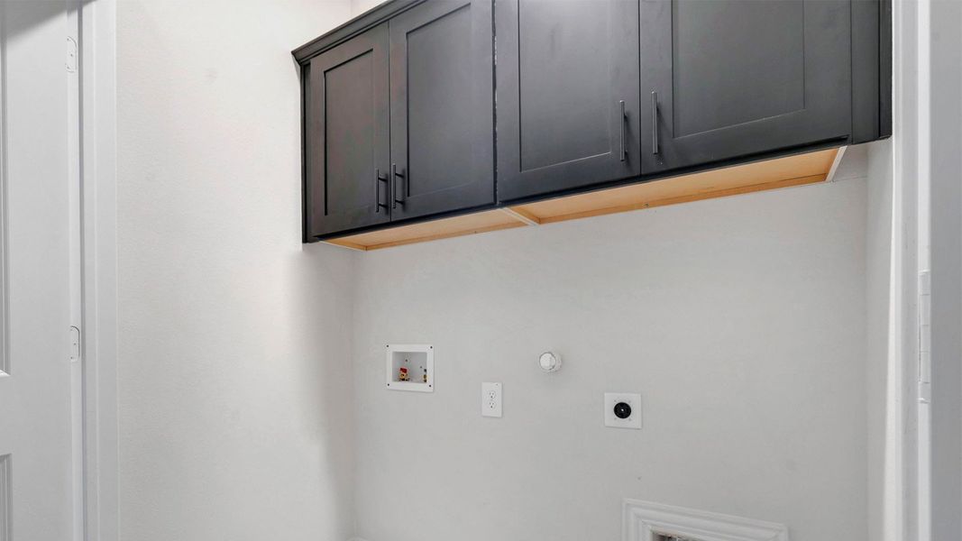 Image 23 of a home in Mustang Square.