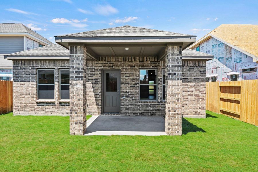 Exterior details and patio area of a home in Creekhaven, Rosharon (Image 3). Exterior details and patio area of a home in Creekhaven, Rosharon (Image 3).