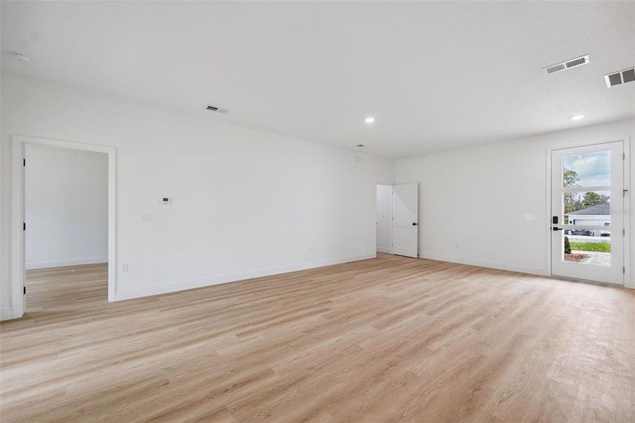 Spacious, unfurnished interior of a new home in , Ocala (Image 35).