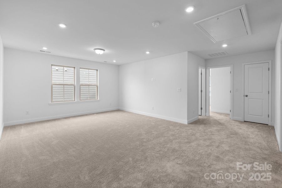 Spacious, unfurnished interior of a new home in Lakeside Glen, York (Image 23). Spacious, unfurnished interior of a new home in Lakeside Glen, York (Image 23).