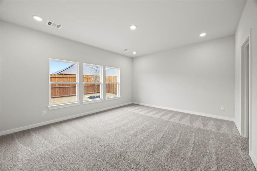 Spacious, unfurnished interior of a new home in Summerwood Estates, Red Oak (Image 17).