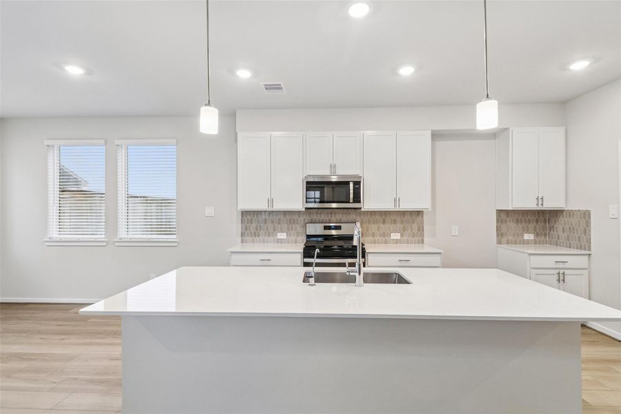 Photo is not of the actual home, but is an inspirational photo of builder’s model home and may depict options, furnishings, and/or decorator features that are not included Photo is not of the actual home, but is an inspirational photo of builder’s model home and may depict options, furnishings, and/or decorator features that are not included