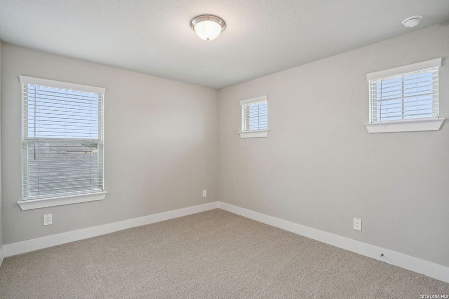 Spacious, unfurnished interior of a new home in Lark Canyon, New Braunfels (Image 25).
