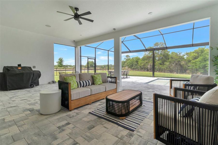 Exterior details and patio area of a home in , Orlando (Image 40).