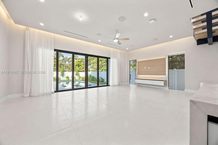 Spacious, unfurnished interior of a new home in , Fort Lauderdale (Image 54).