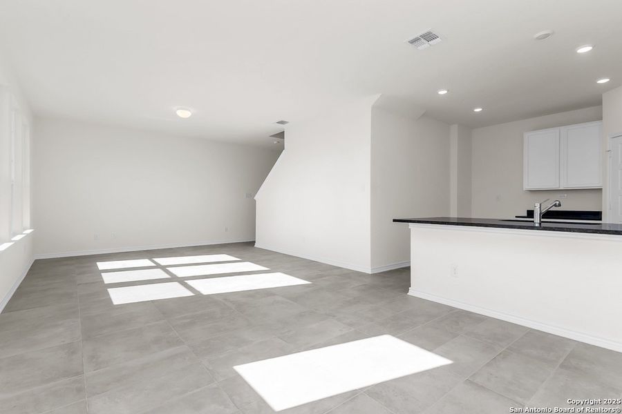 Spacious, unfurnished interior of a new home in Spanish Trails, San Antonio (Image 12).