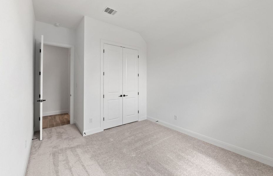 Spacious, unfurnished interior of a new home in Bluffview Reserve, Leander (Image 62).