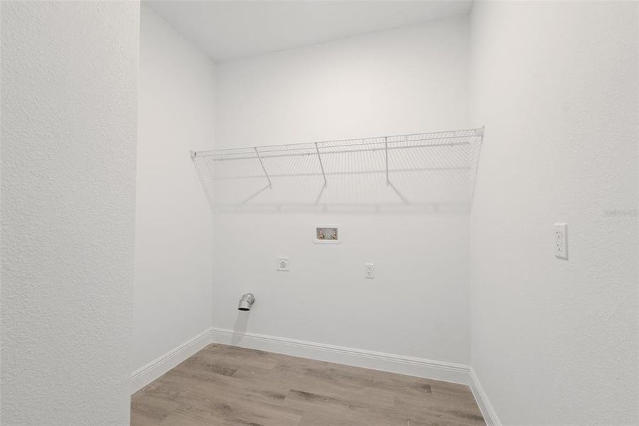 Spacious, unfurnished interior of a new home in , Ocala (Image 13).