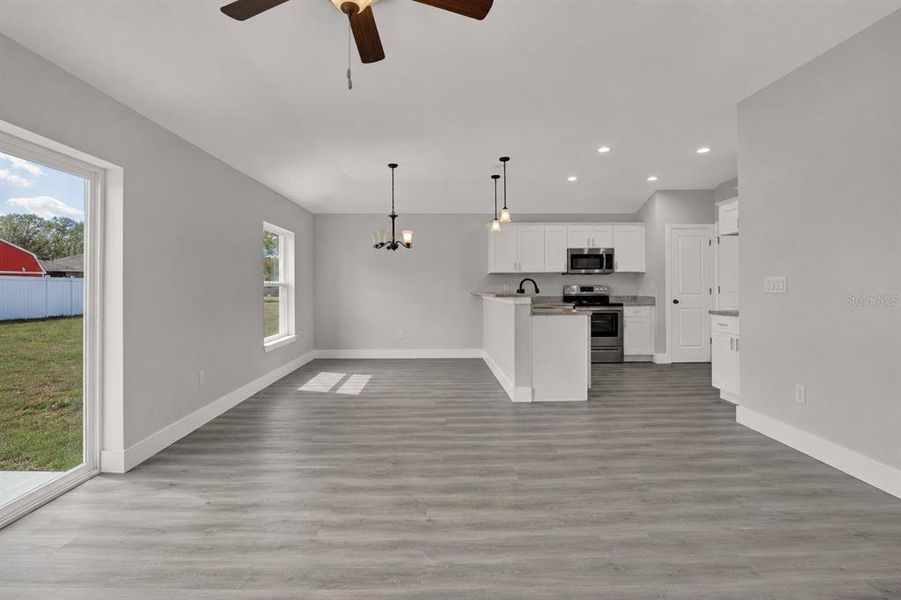 Spacious, unfurnished interior of a new home in , Sebring (Image 18).