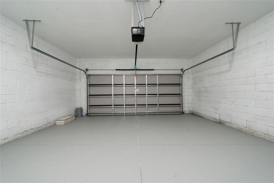 Spacious, unfurnished interior of a new home in , Ocala (Image 25).