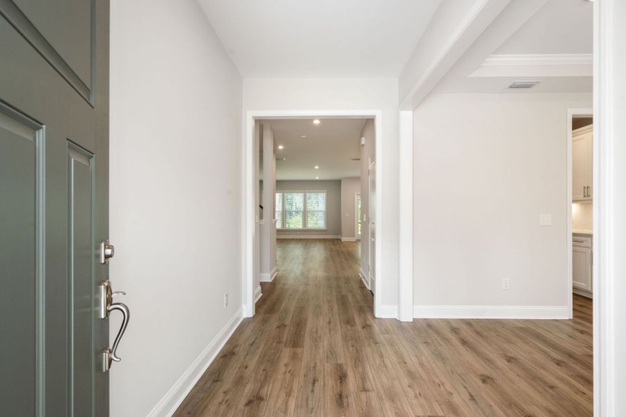 Spacious, unfurnished interior of a new home in Waterways, Richmond Hill (Image 24).